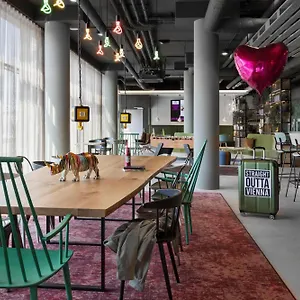 Отель Moxy East, Вена
